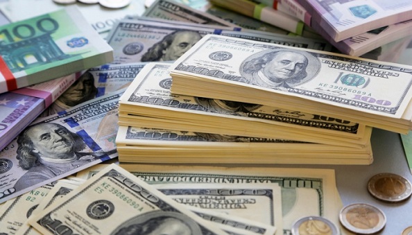 Доллар и евро в Азербайджане подешевели